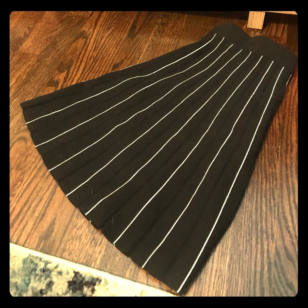 Loft Petite Skirt (Black/White)